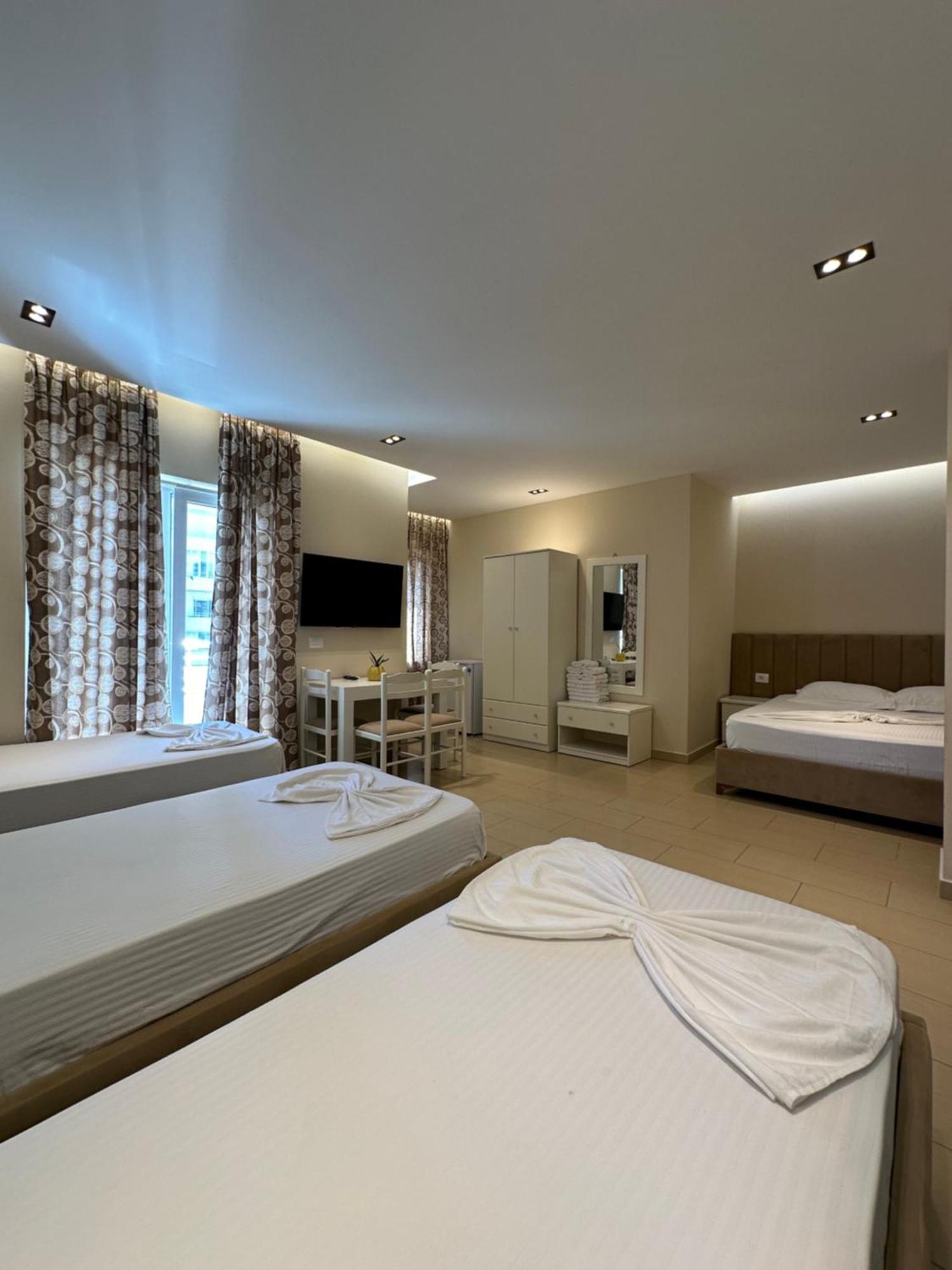 Hotel Vila Mare ドゥラス エクステリア 写真