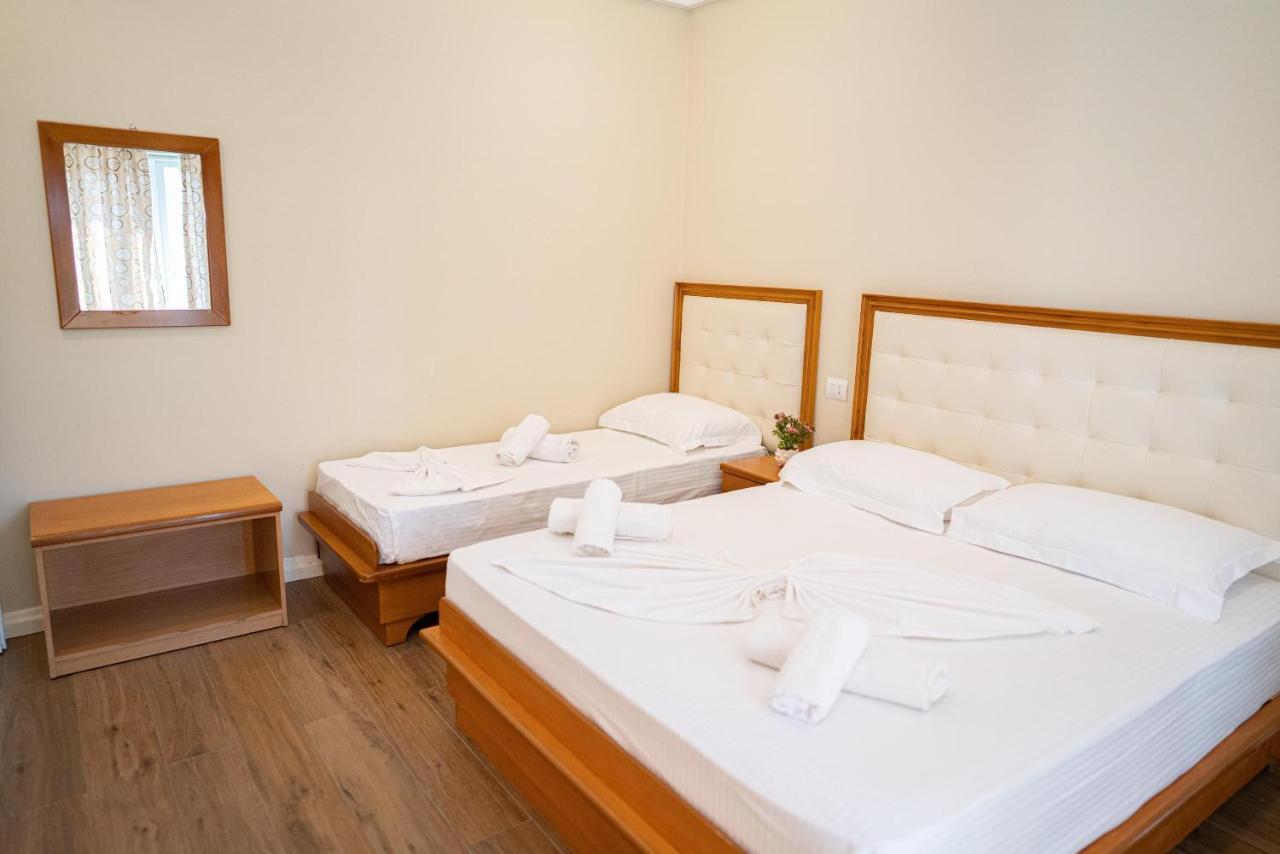 Hotel Vila Mare ドゥラス エクステリア 写真